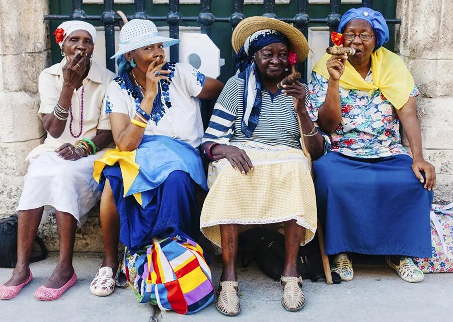 куба гавана люди. жители на кубе. кубинские женщины. кубинец с сигарой. куба кубинки гавана.