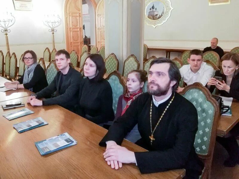 Смоленская епархия официальный сайт. Смоленская митрополия. Успенский собор смоленск служители. Духовное училище смоленск. Церковь смоленской епархии.