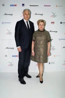 Сколько лет дочерям гагарина