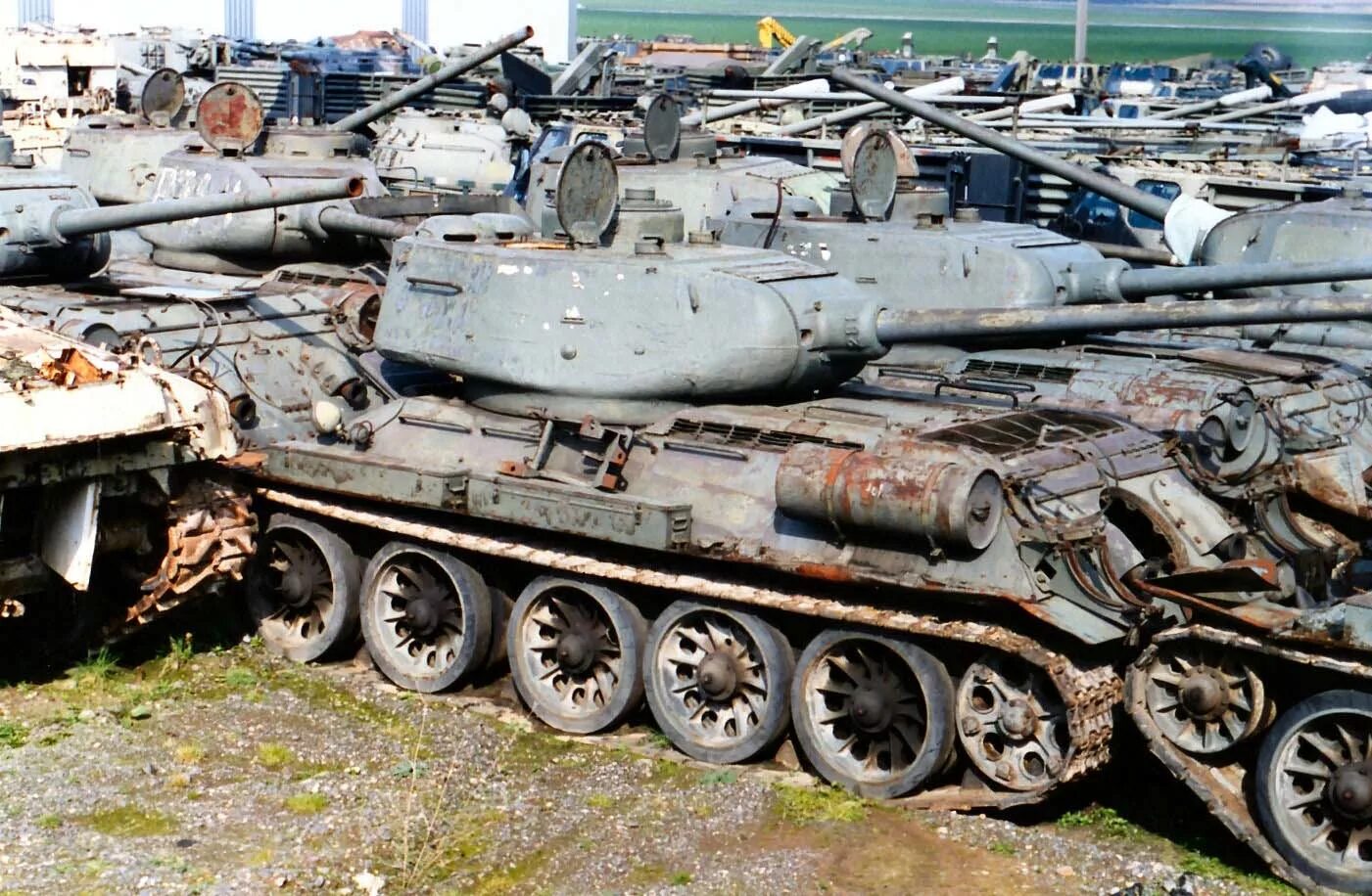 Т б использование т с. Т55 БХВТ. Танк т34. Кладбище танков т34. Козулька база хранения танков.