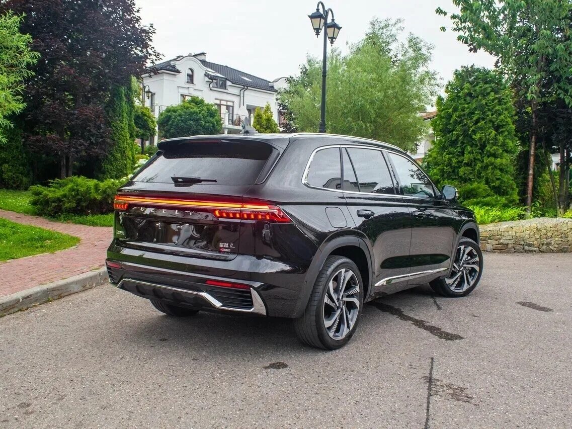 Geely manjaro 2022. Манжаро джили 2023. Монжаро джили 2023 изумрудно-зеленый. Джили монжаро синий. Джиди монжаро.