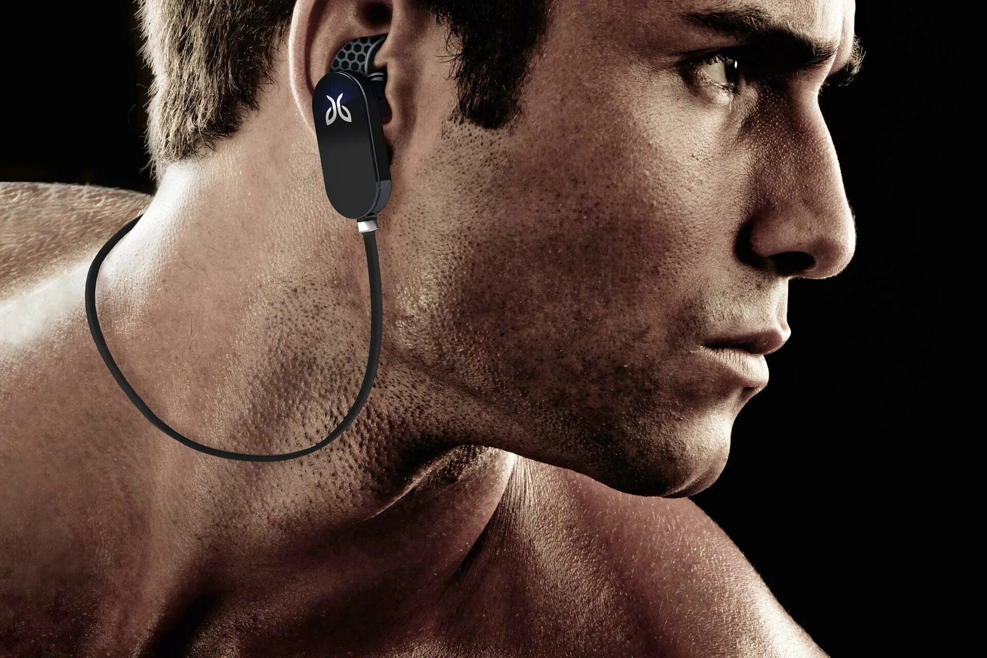 Современные наушники. Наушники арт. Sony wh-1000xm2. Наушники волосы. Наушники в руках.