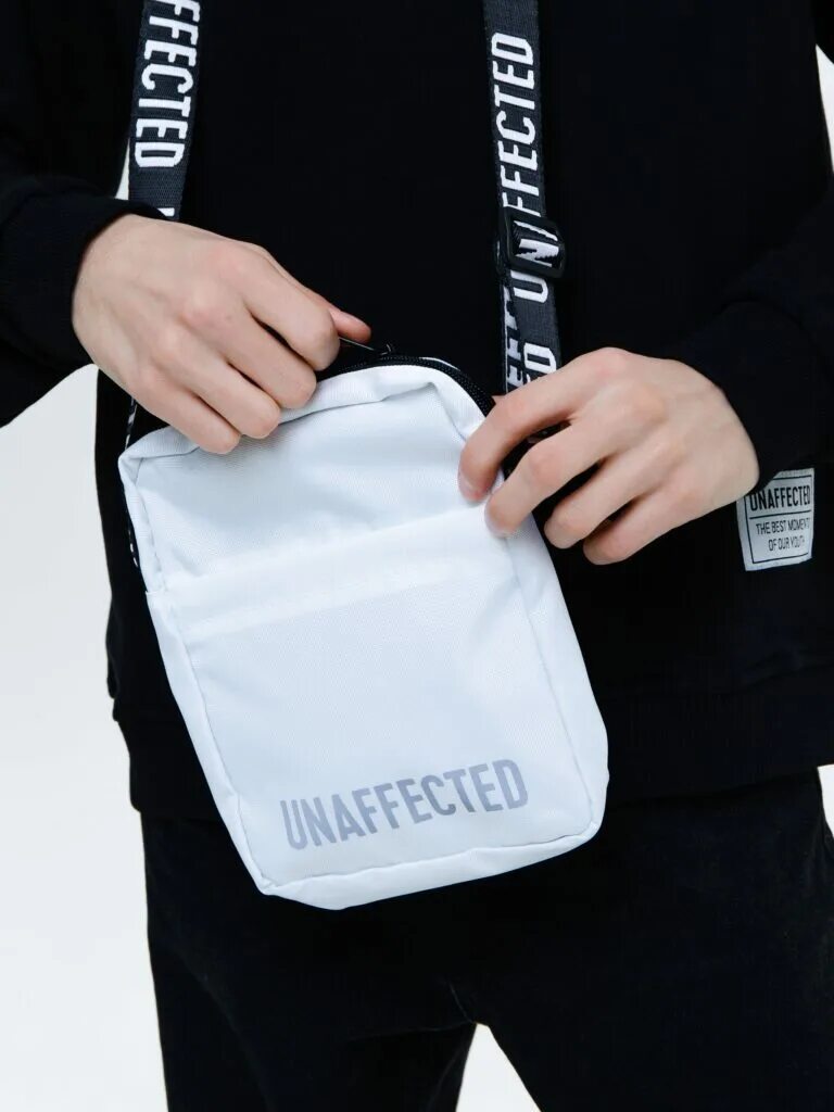 Сумка unaffected. Сумка мессенджер unaffected. сумка unaffected белая. сумка мессенджер белая.