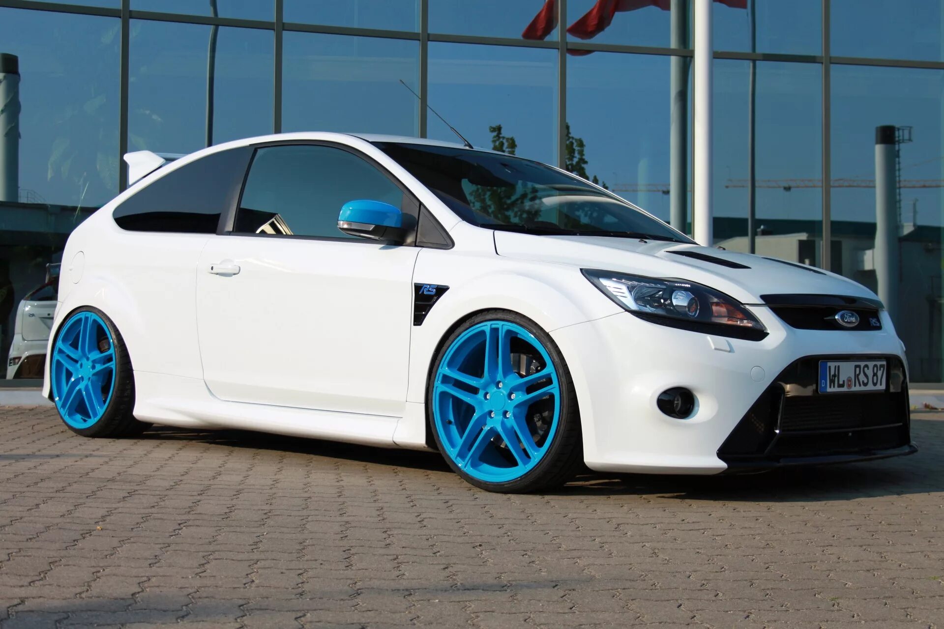 Tuning диски. Форд фокус 3 стенс. Ford Focus 2 te37. Focus 3 Stanced. Форд фокус на r18 rays.