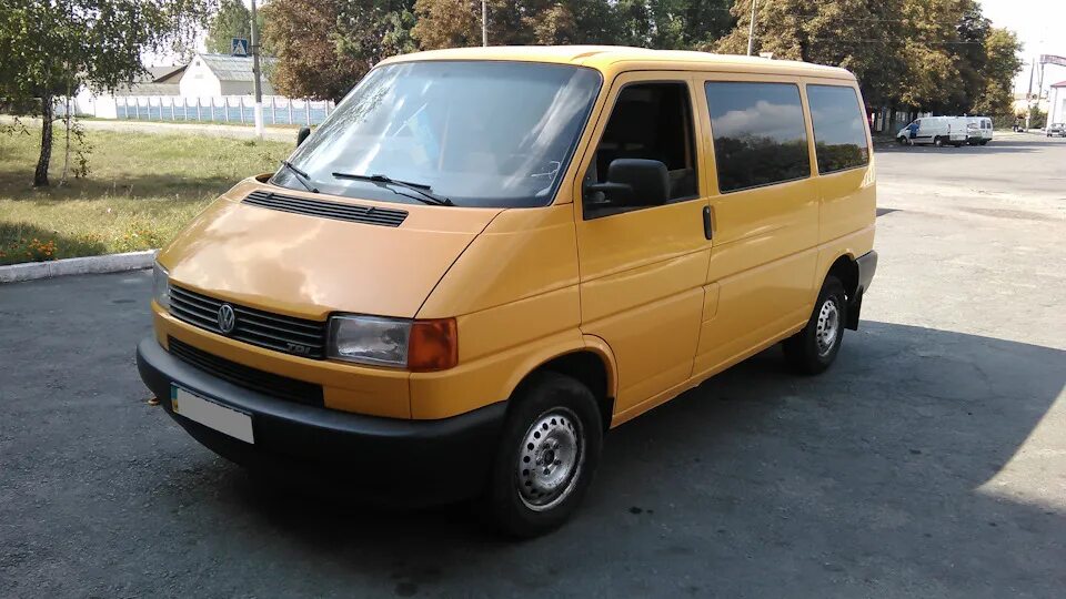 Куплю т4 2.5 тди. Фольксваген т4 2001. Volkswagen Transporter t4 желтый. Фольксваген Транспортер т4 2001 год. Фольксваген т4 1994г.