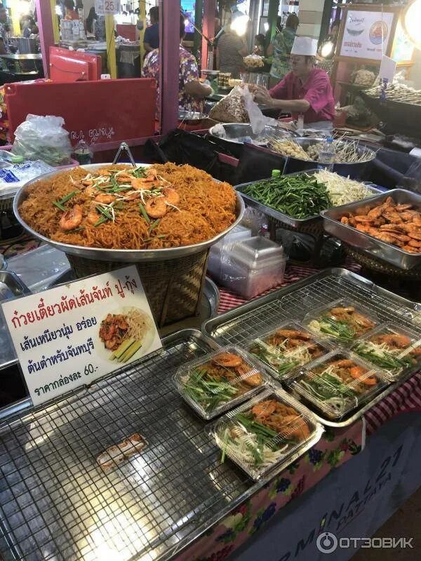 Паттайя таиланд уличная еда. Джомтьен найт маркет. Еда в паттайе отзовик. Паттайя еда. Макашницы пхукет.