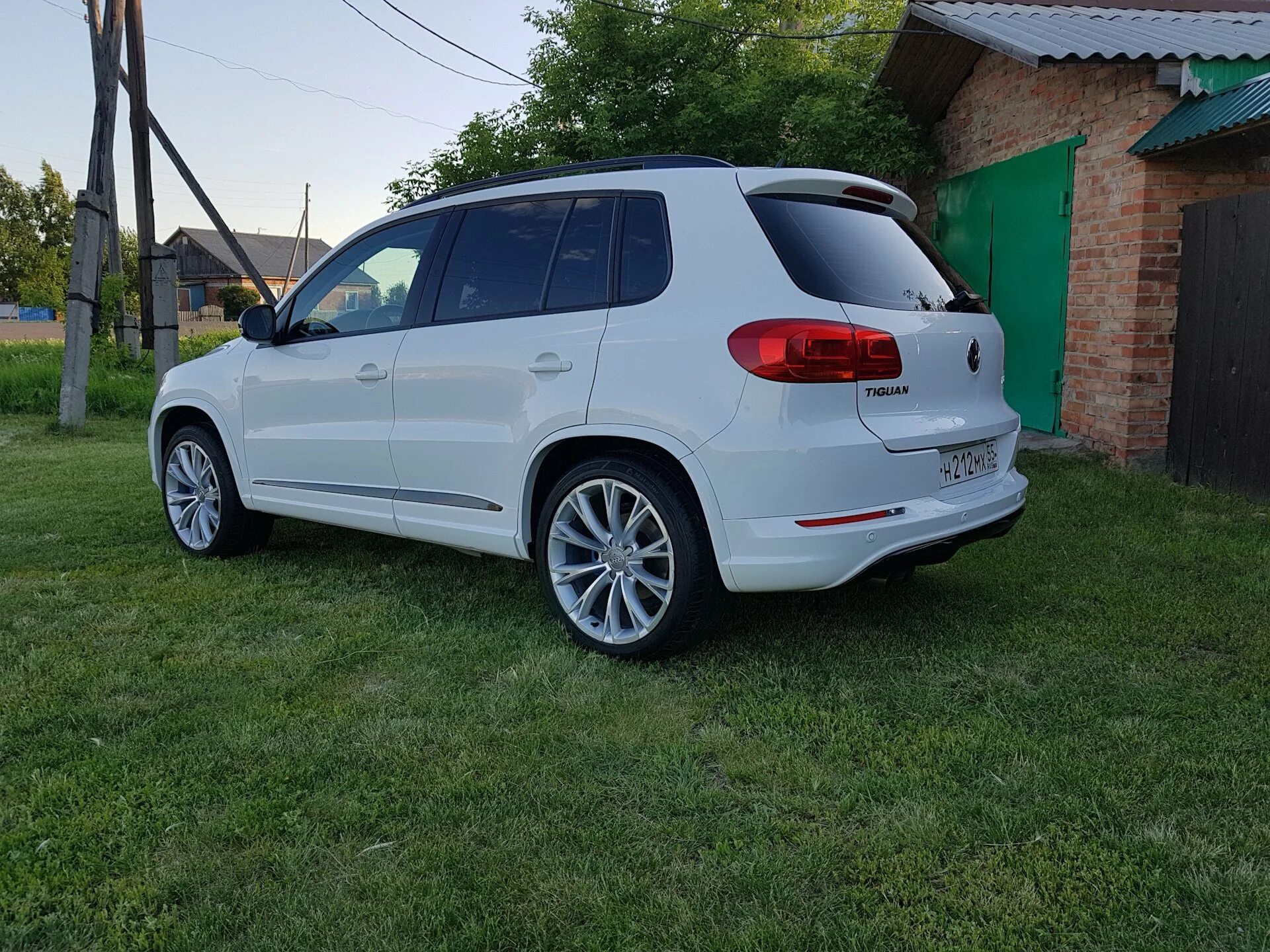 Колеса тигуан купить. Tiguan 1 r19. Диски r19 Tiguan 1. Диски Тигуан 1 r19. Диски Volkswagen Tiguan r19.