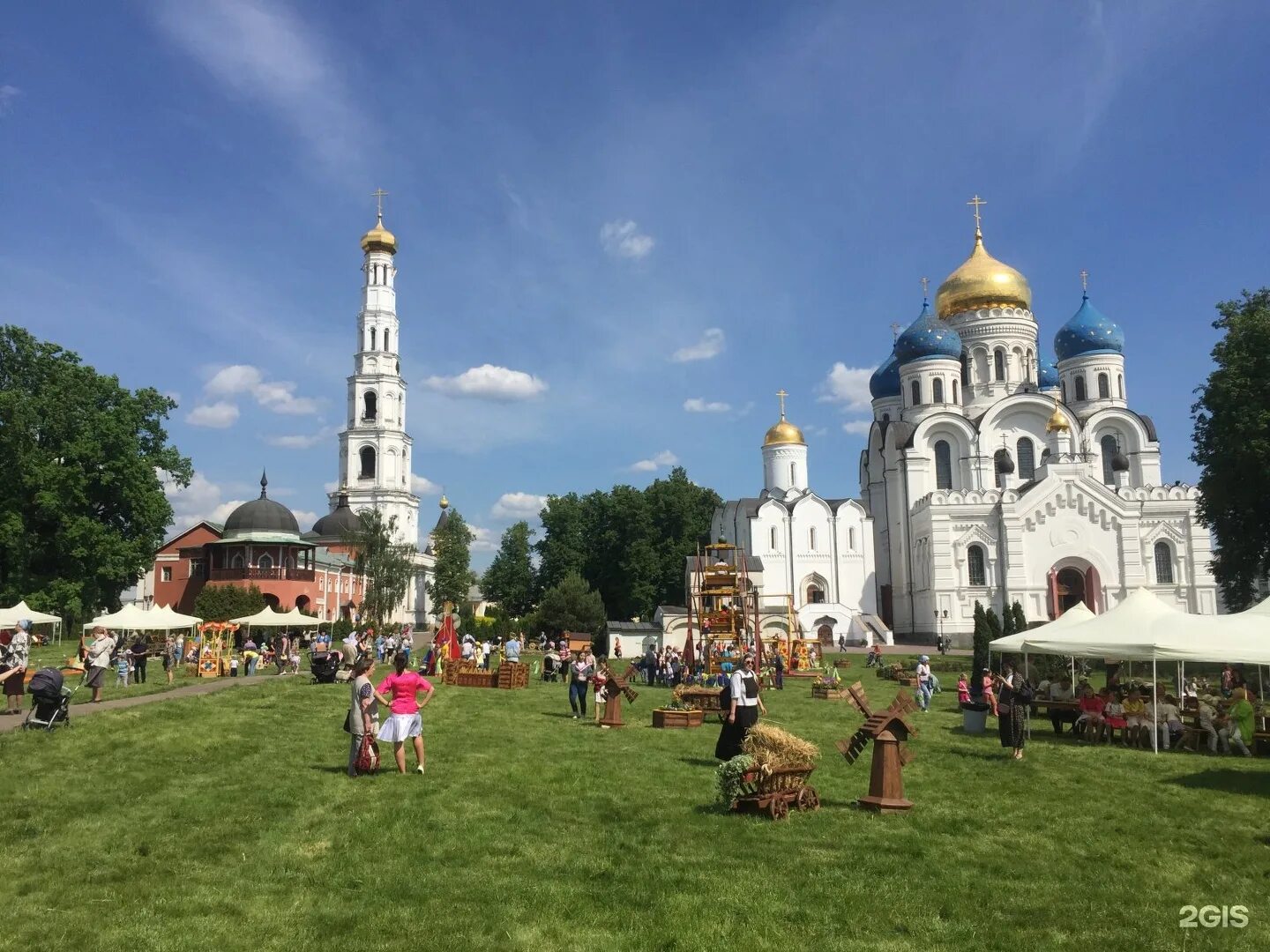 Сайт николо угрешского монастыря. Угреша Николо Угрешский монастырь. Город Дзержинский Николо-Угрешский монастырь. Храм Николо Угрешский монастырь. Монастырь в городе Дзержинский Московской области.