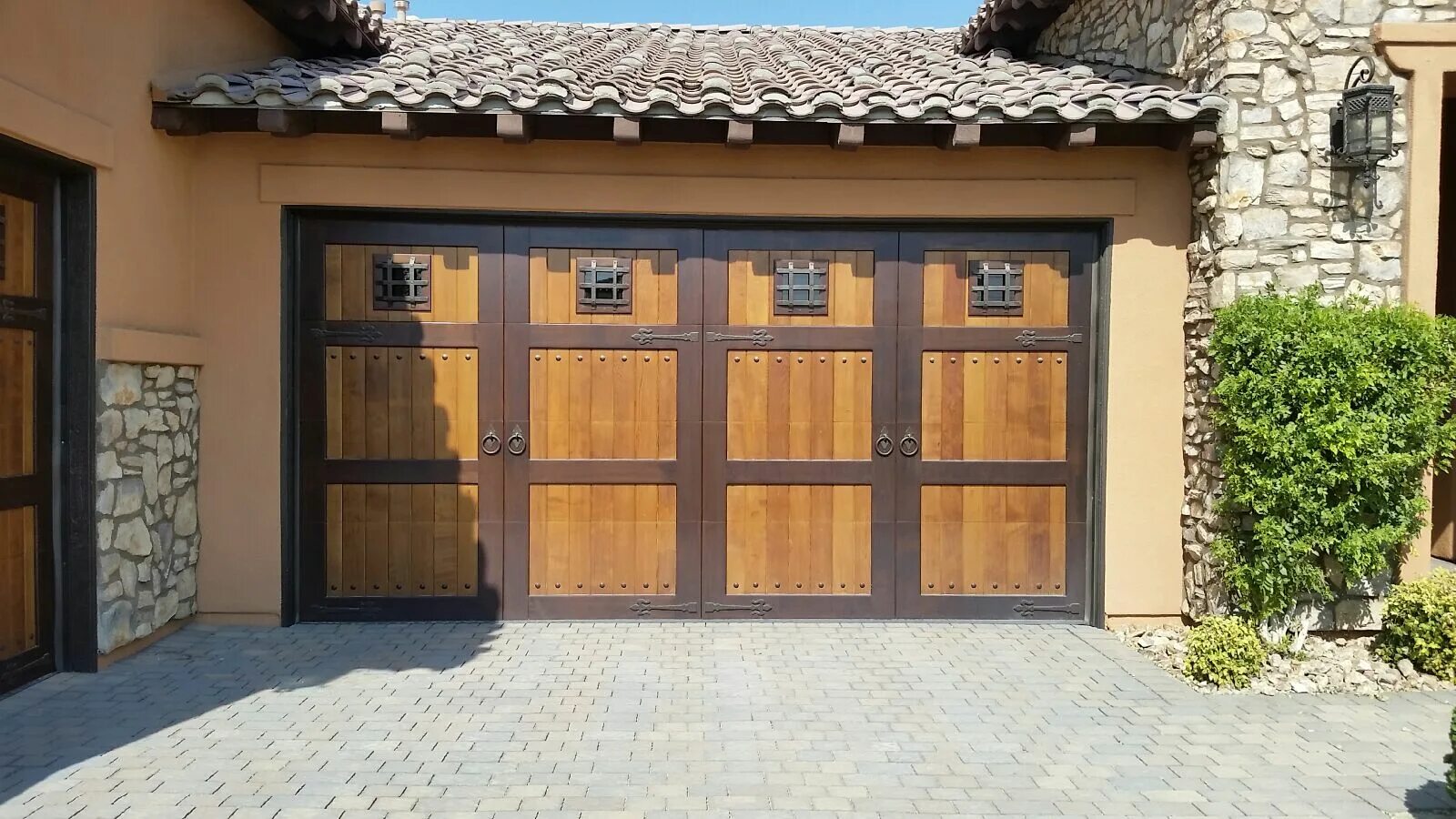 Lethal company дверь. Деревянная дверь. Rustoria wooden door. C148 - door. Старинная деревянная дверь.