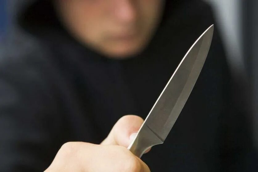 Угрожал убийством ножом. Ребенок с ножом.