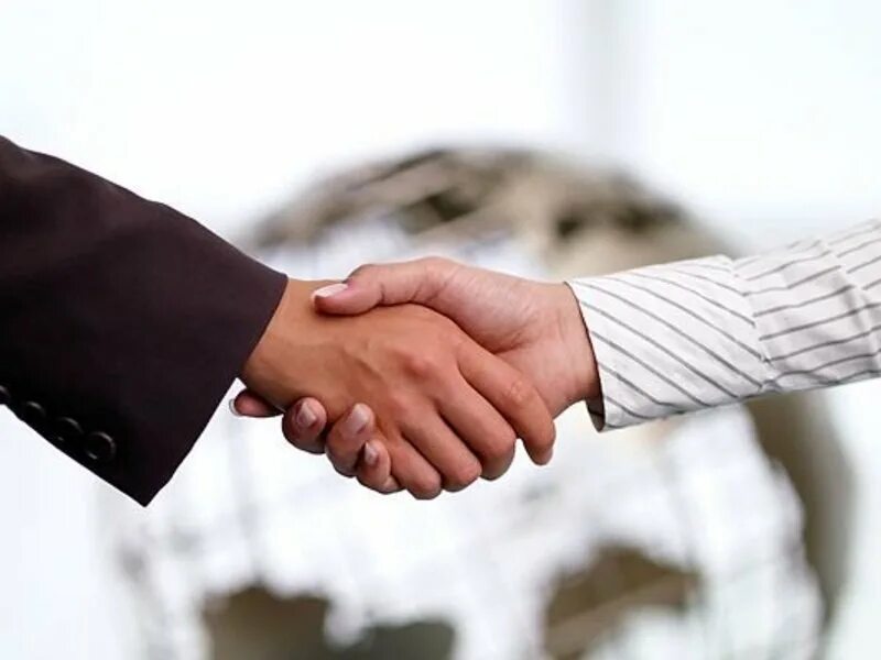 бизнес рукопожатие. рукопожатие. сотрудничество с партнерами. доверительное управление. парнерствос государством.