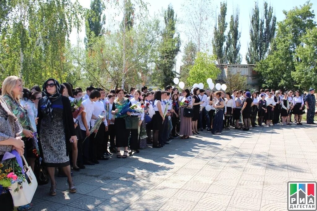 Митинг Буйнакске 2015. Погода в Буйнакске. Буйнакск школа 4 2000 г. 10 Школа Буйнакск.