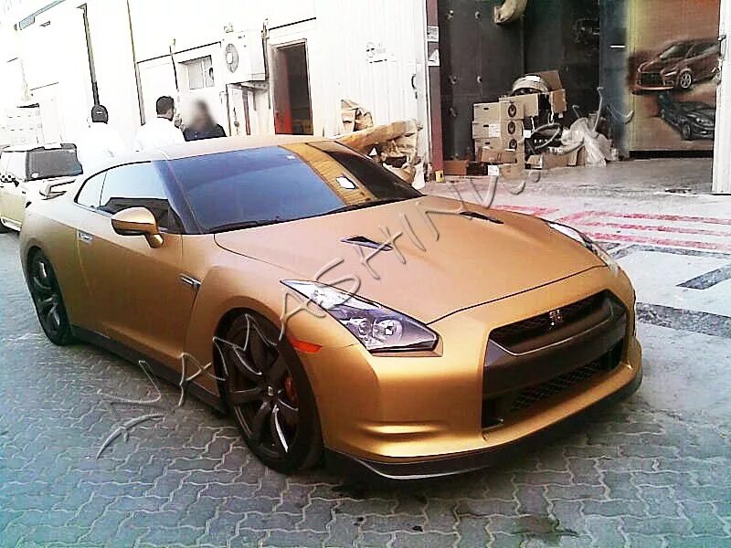 Brown car. Ниссан ГТР золотой. Nissan GTR Gold Dubai. Ниссан ГТР бежевый. Nissan gt-r матовый.