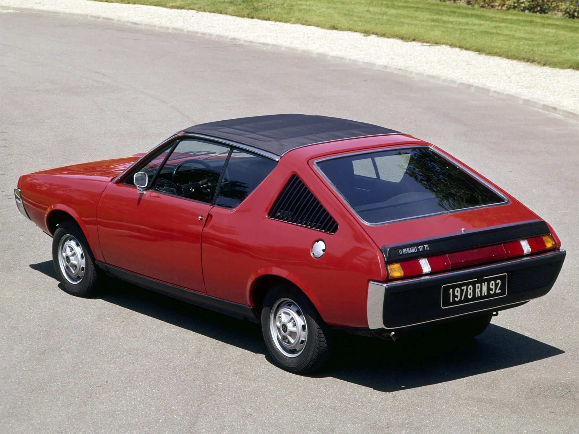 Renault старые. Рено 17 1 поколение. Renault хэтчбек 80. Рено хэтчбек 1980. Renault 1978 Coupe.