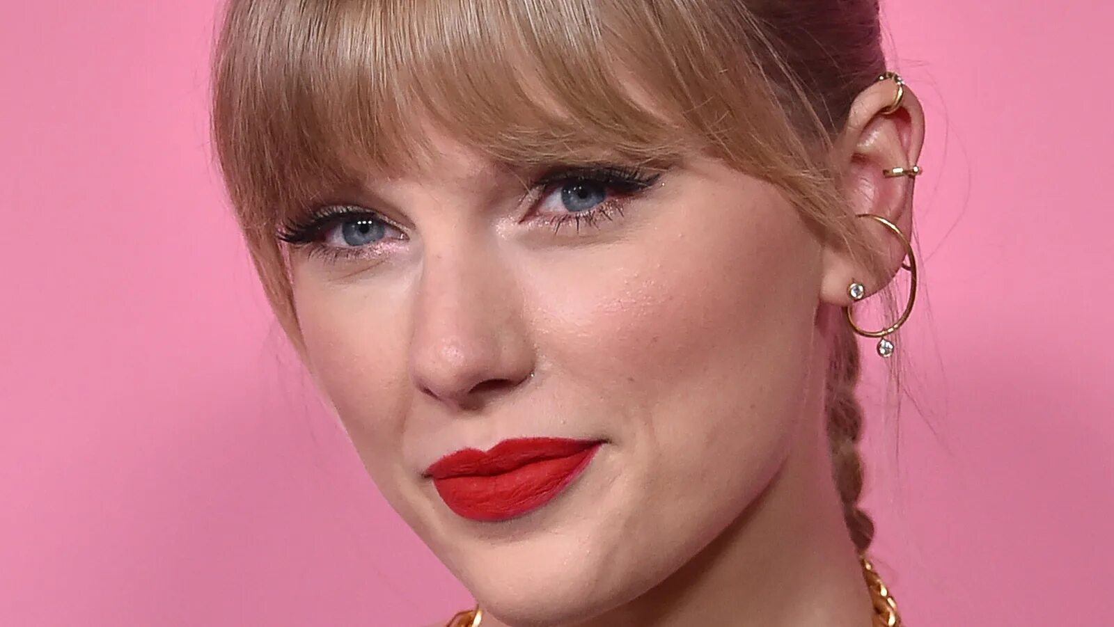 Swift песня. Тейлор свифт. тейлор свифт хэллоуин. taylor swift bejeweled. тейлор свифт и звезды шоу бизнеса фото.