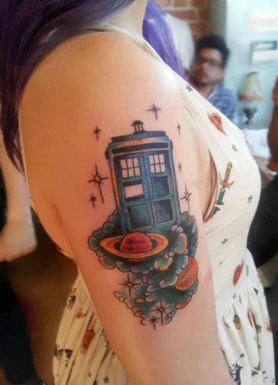Татуировки доктор кто. Тату доктор кто. Тату тардис. Tattoo who. Клевве тату тардис.