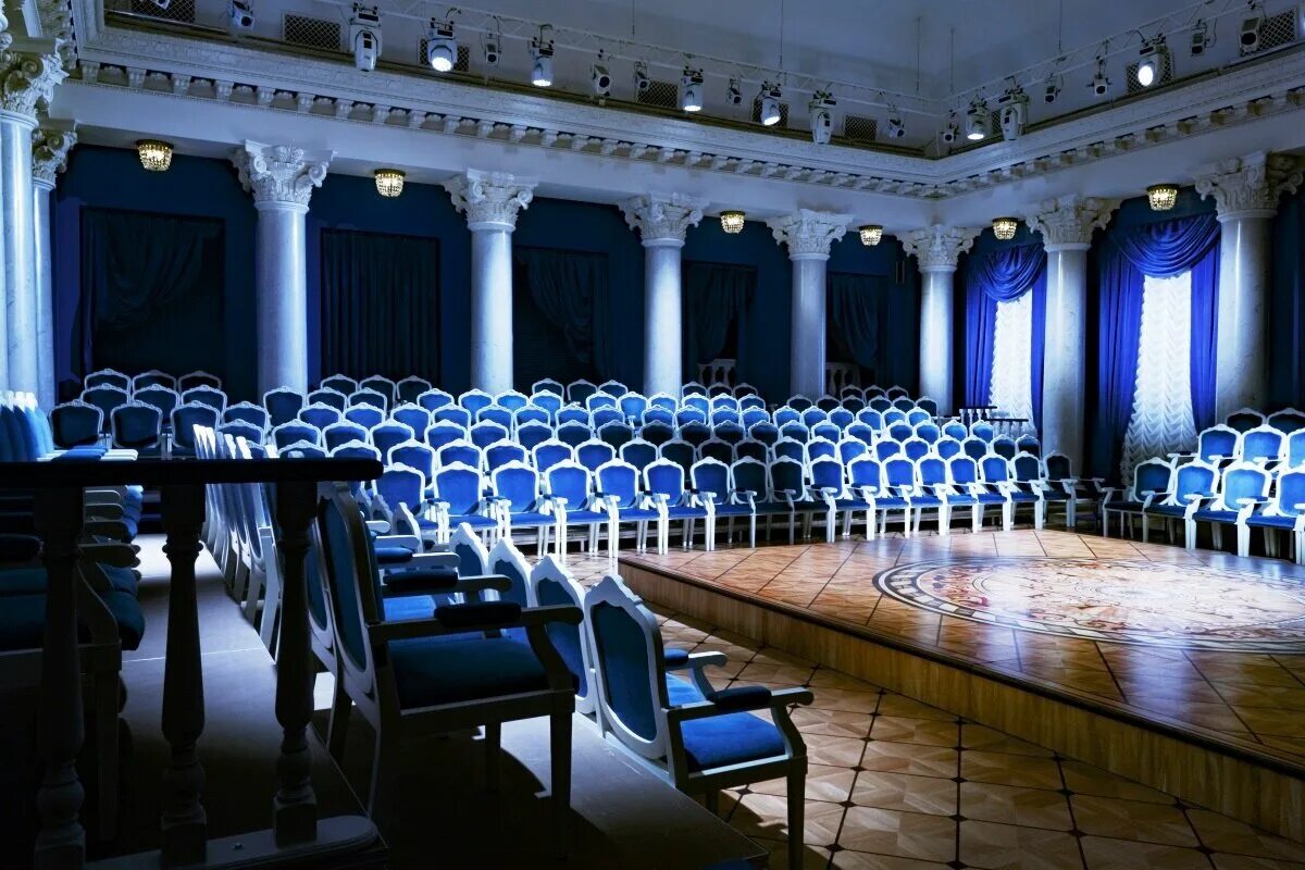 Московский музыкальный театр геликон-опера. Геликон опера зал. Театр геликон опера. Московский музыкальный театр геликон-опера. Зал стравинский в геликон.