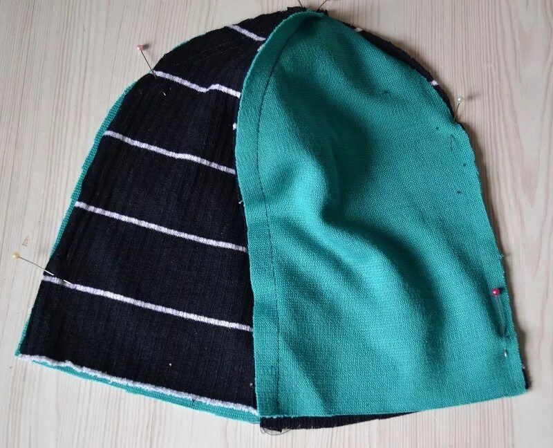 пошив шапочки из трикотажа. как ушить шапку если она большая. шапки на подростка из трикотажа. ушить шапку. подклад из флиса для вязаной шапки.