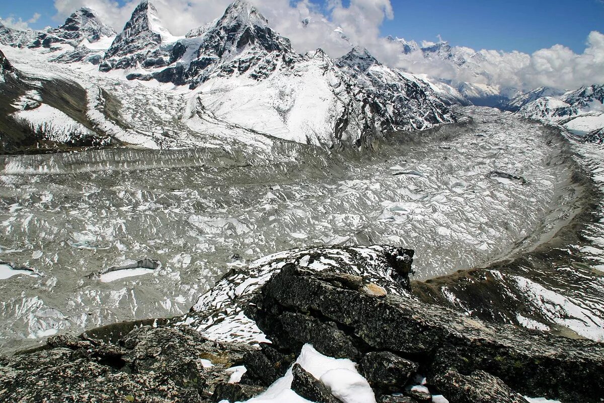 Нгозумба ледник. Ледники Гималаев. Ngozumpa Glacier. Солукхумбу Непал.