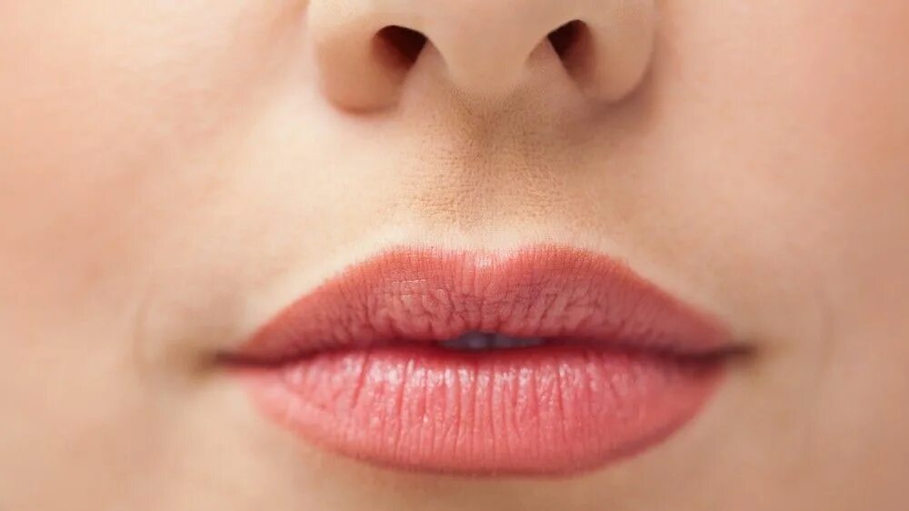 Close lips. Женские губы. Детские губы. Женские губы без помады. Губы человека.