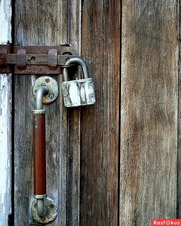 Дверь открывается. Закрытая дверь. Открытая дверь. Открывает дверь. Открытая дверь.