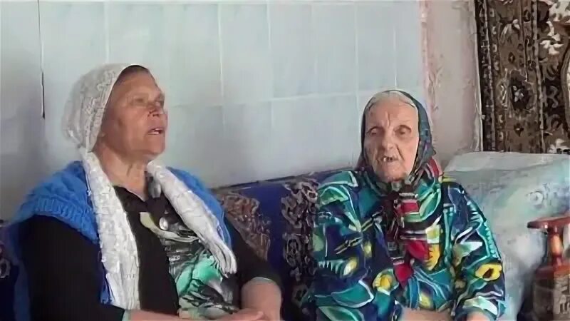 Над рекою село песня слушать
