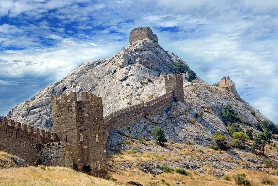 Город крепость в крыму 6 букв м. Достопримечательности крыма генуэзская крепость. достопримечательности крыма судакская крепость. судак гора крепость. генуэзская крепость широкая балка.