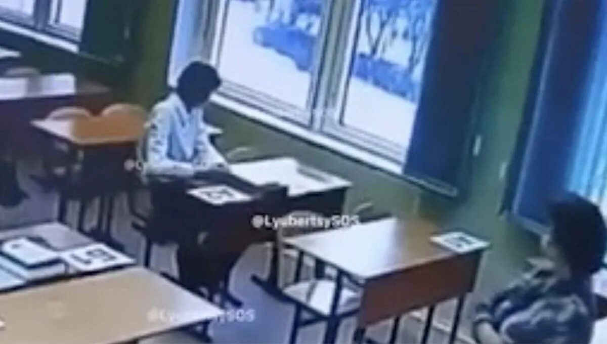 Сознание в школе потеряла. Смерть школьника на экзамене. ссерти школьников в школе. школьники за партой.
