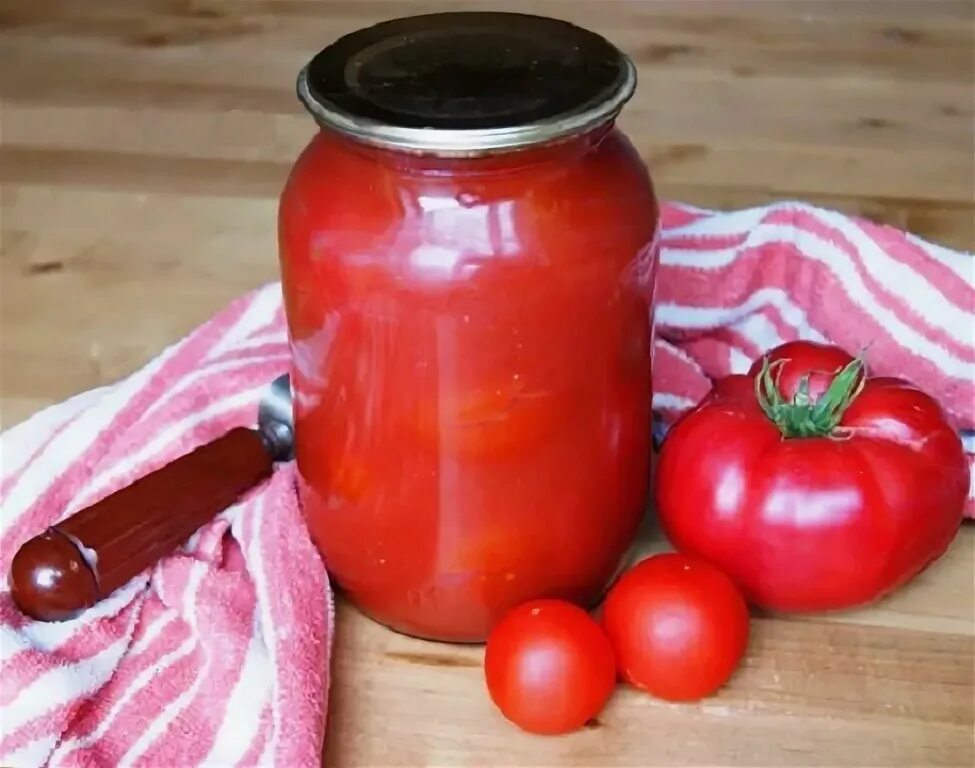 Заготовить томатный сок на зиму. Помидоры в томатном соке на зиму. Томатный сок на зиму в домашних. Томатный сок домашний. Домашний сок из помидор.