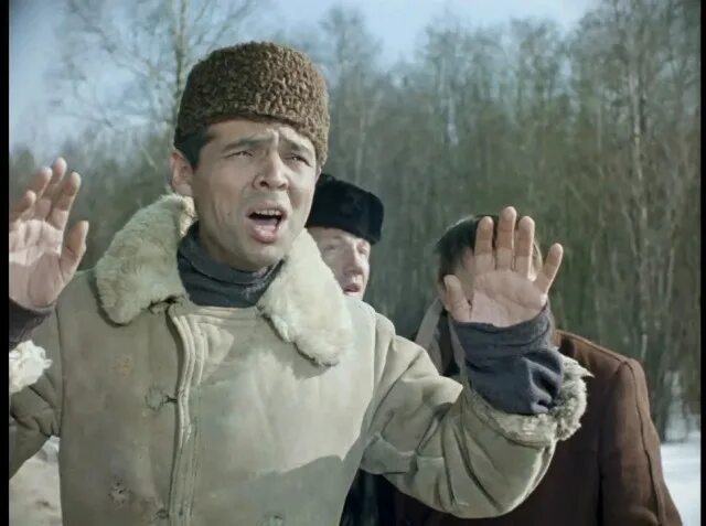 Джентльмены удачи руки. Джентльмены удачи сдаемсу. джентельмены удачи сдаёмсу. василий алибабаевич сдаемсу. сдаёмсууу джентльмены удачи.