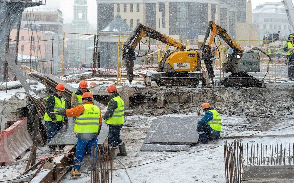 Строительство моста. Строительство улицы. Строительство и ремонт искусственных сооружений. Стройка у Молитовского моста.