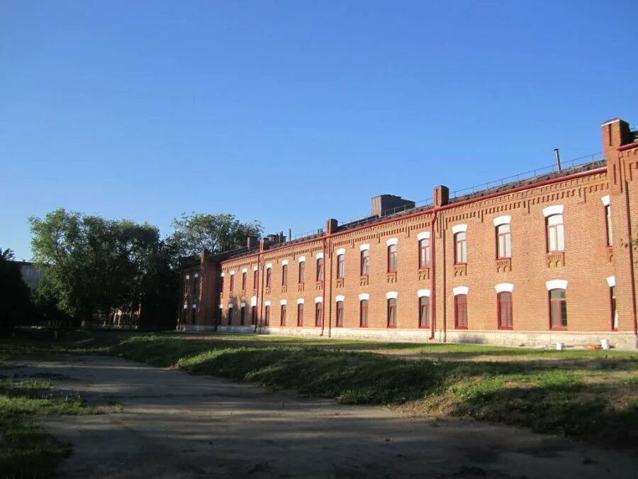 Автомобильное училище. Челябинское высшее военное автомобильное инженерное училище. Челябинск военное автомобильное училище. Рязанское автомобильное военное училище. Автомобильное училище.