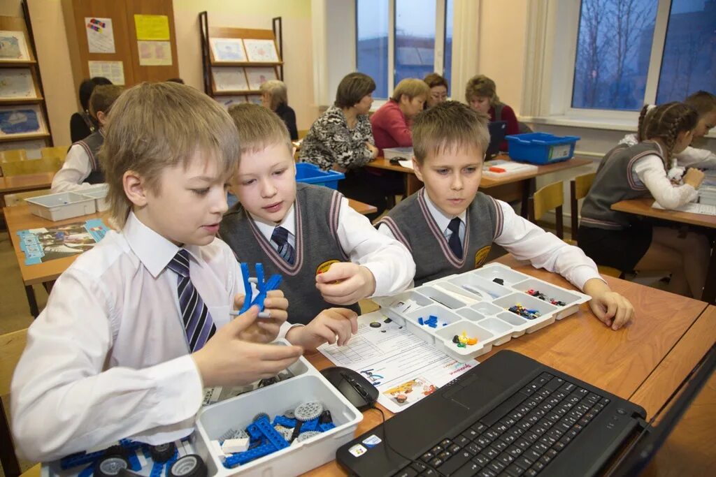 Учителя естественнонаучного цикла. Учитель естествознания. Преподаватель природоведения. Лицей или гимназия. Преподаватель естествознания.