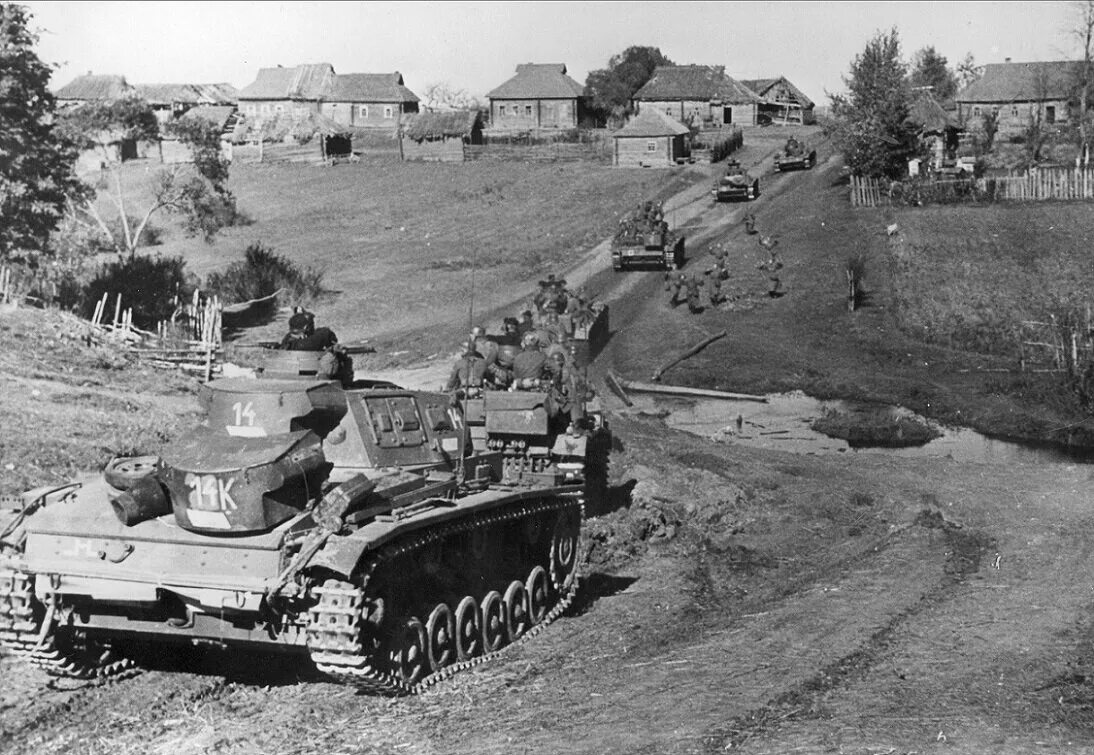 Немецкие операции второй мировой. Танковая группа Гудериана 1941. Танковая армия Гудериана 1941. Немецкие танки 1941 года Барбаросса. Танковые дивизии вермахта 1941.