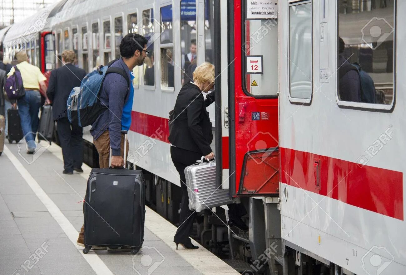 Перрон с поездом Германия. Люди садятся в поезд в Германии. Get on the Train. Get off a Train картинка.