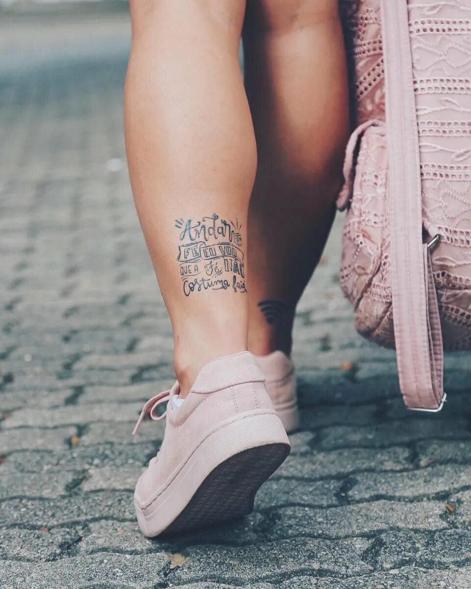 Тату на спине для девушек. Красивые тату. Места для татуировок для девушек. Тату дева. Тату у девушек на интересных местах.