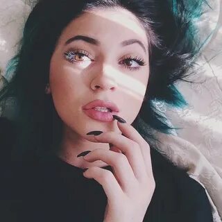 Девочки с пухлыми губами