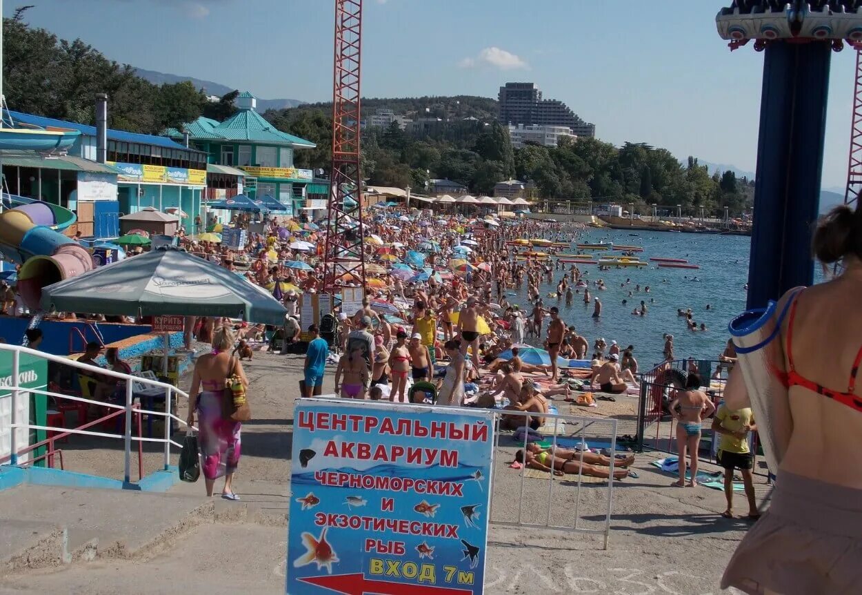 Алушта центральная. Алушта центральный пляж. центральный городской пляж, алушта. алушта пляжи 2025. алушта центральная набережная пляж.