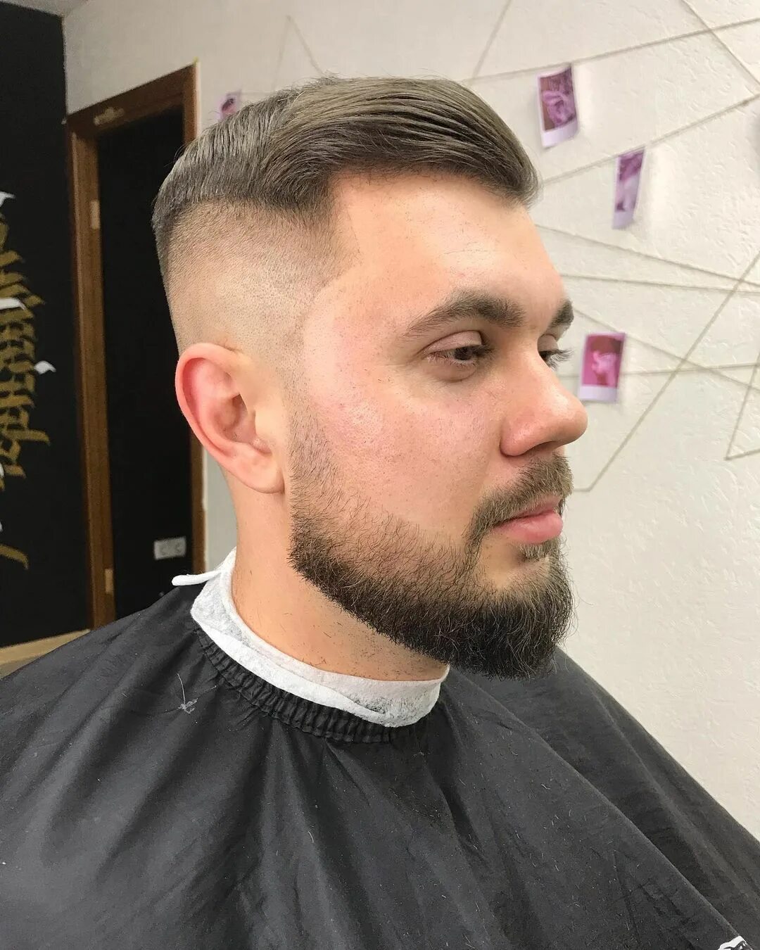 Headshot barbershop кузьминки. барбер стрижки. барбер волжский. барбер волжский. мужская стрижка фейд в барбершопе.