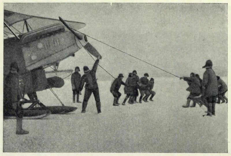 Десантники на северном полюсе. Экспедиция умберто нобиле на дирижабле италия. Экспедиция на пароходе челюскин шмидта. Красин ледокол спасение нобиле. Спасательная экспедиция.