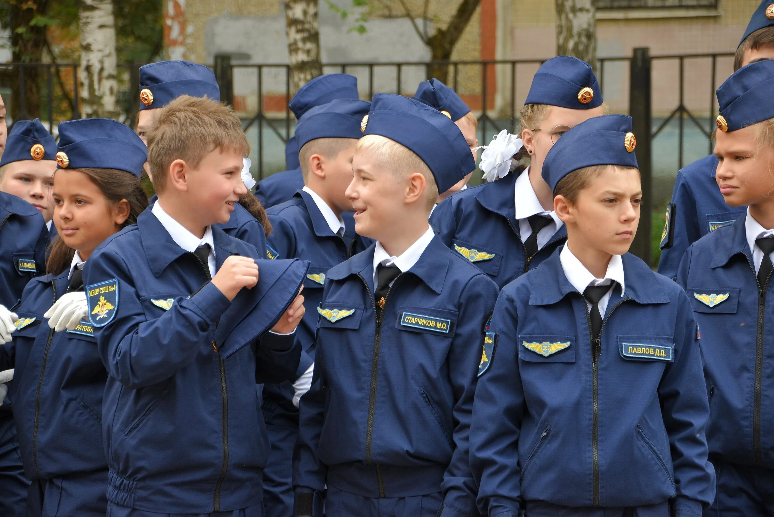 Первоклассник в кадетской школе. Первоклассник 17 школы Твери. Кадеты кадеты девочки. Школа 2087 открытие. Тверь школа 5