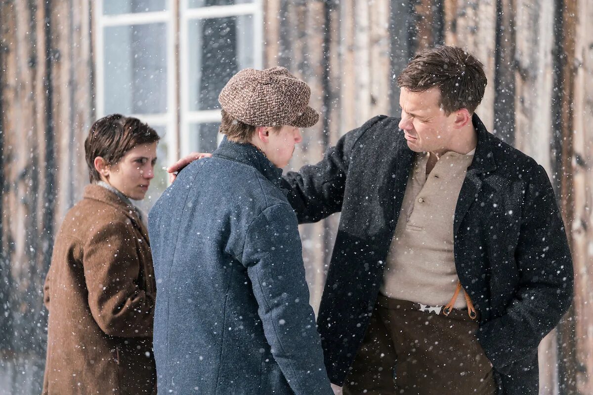 Аугуст диль 2019. Аугуст диль воланд. Аугуст диль. Аугуст диль птицелов. Птицелов 2019.