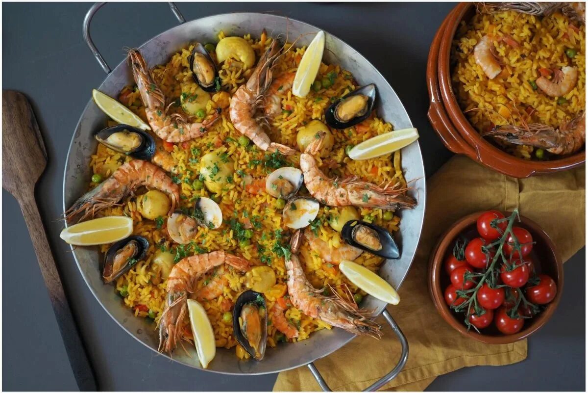 Паэлья кухня. Паэлья с морепродуктами испания. национальное блюдо испании паэлья. паэлья мариско. паэлья валенсия.