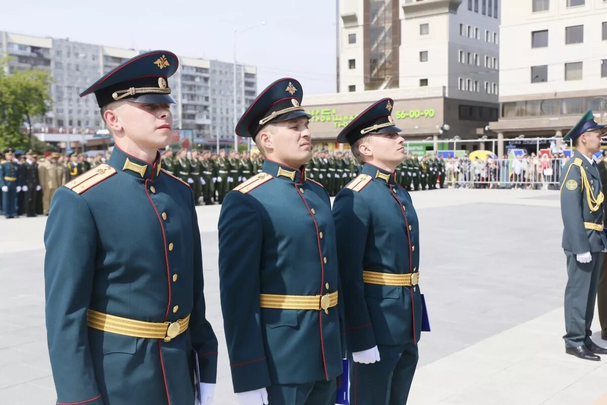 Города офицеры. Парадная форма офицеров инженерных войск РФ. Парадная форма офицеров ЖДВ. Инженерные войска парадная форма. Пардная форма инженерны воиск.