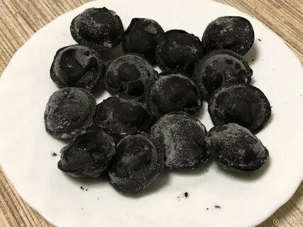 Черные пельмени