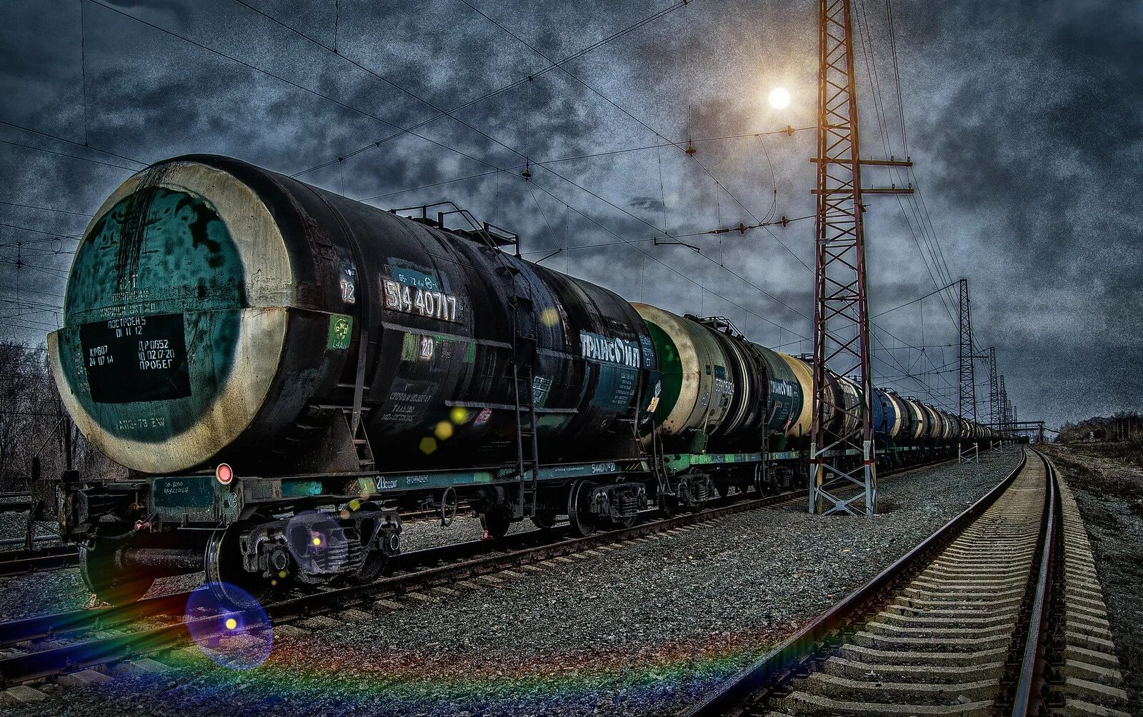 Цистерна с бензином. Поставка нефтепродуктов. Вагоны с нефтью. Нефтеналивная цистерна. Жд вагон-цистерна криогенмаш.