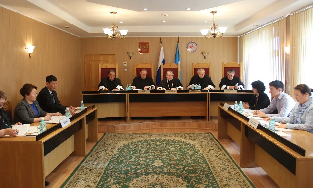 Сайт суды якутия. Суд якутска. Судья в суде. Верховный суд республики саха якутия официальный сайт. Горьева председатель верховного суда якутск.