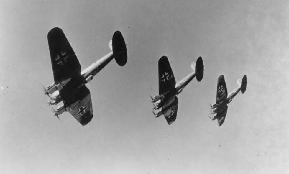 Первый налёт немецкой авиации на Москву в 1941. Налеты немецкой авиации на Москву в 1941 году. Налёт немецкой авиации 22 июня 1941 года. Немецкие самолеты 22 июня 1941 года начало Великой Отечественной войны.