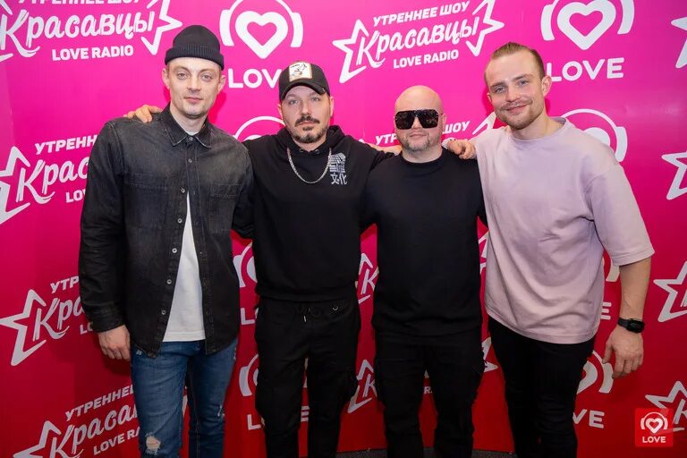 красавцы лав радио александр соколов. красавцы love radio плащ. красавцы love. красавцы лав радио курочкин и соколов. красавцы лав радио танцуем.