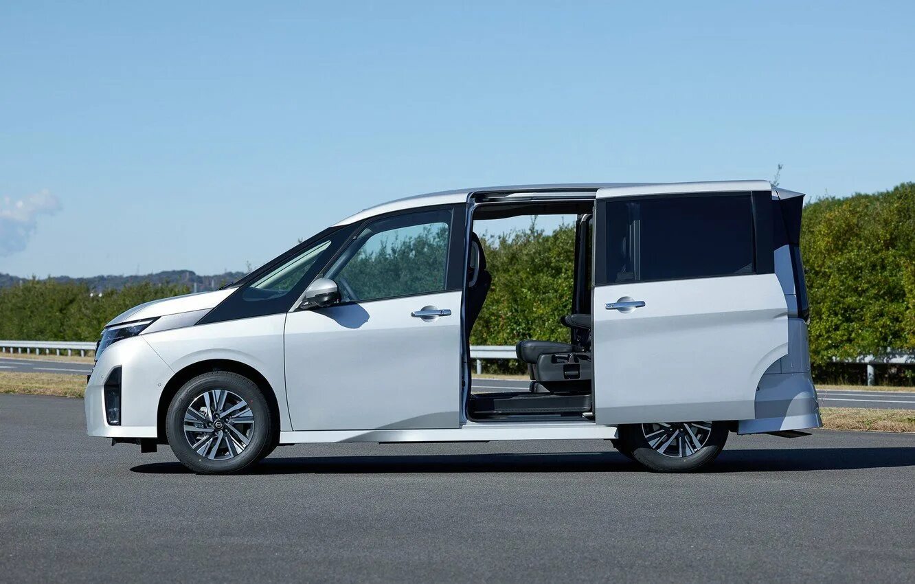 Ниссан Серена 2023. Ниссан Серена 2023 новый. Nissan Serena e-Power 2020. Nissan Serena 2023 года.